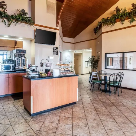 Econo Lodge Inn & Suites Middletown - Winchester South