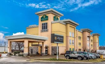 La Quinta Inn & Suites by Wyndham Claremore