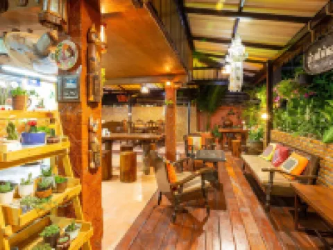 บ้านไม้หอม เกสท์เฮาส์ โรงแรมในอำเภอ แม่จัน