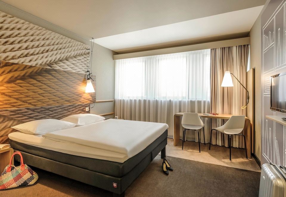 3. Ibis Inn..