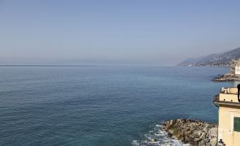 Il Mare di Camogli da un oblò by Wonderful Italy