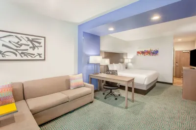 La Quinta Inn & Suites by Wyndham Dallas Duncanville Отели в г. Данканвилл