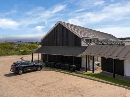 "Ama" - 100m from the Sea