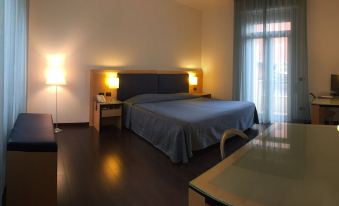 4. Luxury R..