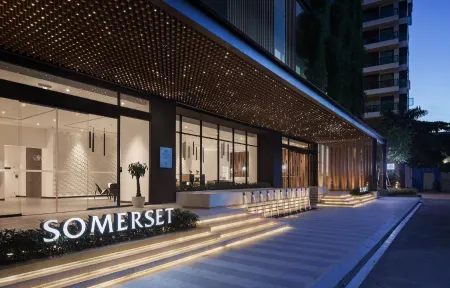 Somerset Norodom Phnom Penh Отели рядом с достопримечательностью «Статуя короля отца Нородома Сиханука»