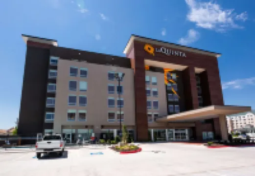 La Quinta Inn & Suites by Wyndham Oklahoma City Airport Hotel a 