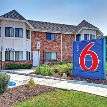 Motel 6 Glenview, IL - Chicago North