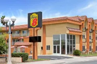 Super 8 by Wyndham Cypress Buena Park Area Hoteles en Cypress