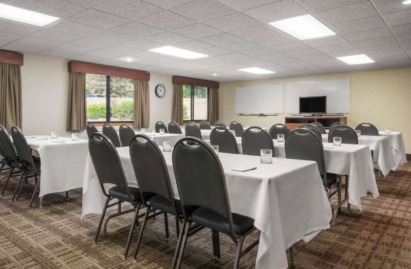 AmericInn by Wyndham Lake City photo 2