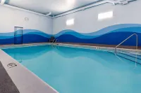 Ramada by Wyndham Coquitlam - Pools