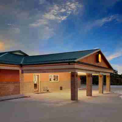 Super 8 by Wyndham Siloam Springs Hotel Exterior