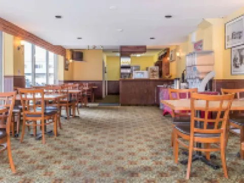 Econo Lodge Downtown Hotels in Ottawa