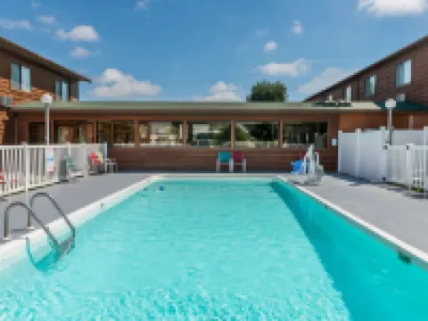 Super 8 by Wyndham Lebanon Hotels in Laclede County