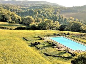 Grande Fattoria in Umbria - Piscina - Sala Cinema - Cupola Geodetica Trasparente