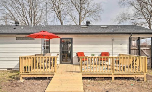 Chic Bentonville Abode Close to Bike Trails! - Housity
