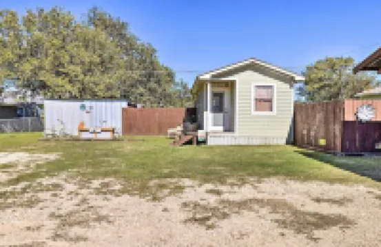 Flirty Flamingo Studio 1 Mi to Canyon Lake