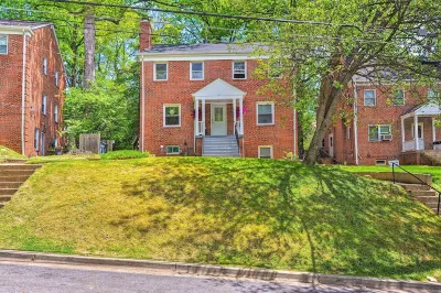 Takoma Park Apt w/ Wood Fire Pit < 8 Mi to DC