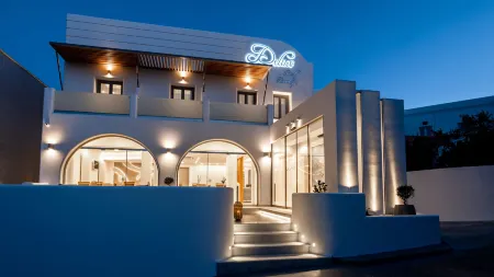Deluxe Hotel Santorini