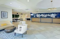 Radisson Hotel Freehold - parking