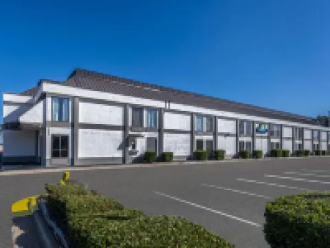 เดย์สอินน์แอนด์สวีทส์ บายวินด์แฮม ฟอร์ตแบรกก์/ครอสครีกมอลล์ โรงแรมในเฟย์เอตต์วิลล์