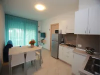 Charming Flat for up to 6 Guests Near the Beach - 3 Yıldız