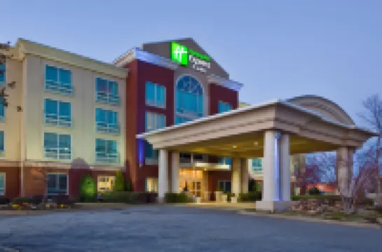 Holiday Inn Express & Suites I-26 & US 29 AT WESTGATE MALL by IHG Hotels in 
