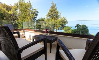 Apartments Kuce Lekovica Beach & Snack Bar- Bistro