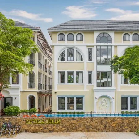KA Villa & Spa, Beachside Hoi An Отели рядом с достопримечательностью «Пляж Хойан»