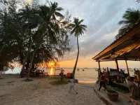 ทรายรี คอตเทจ รีสอร์ต - ติดทะเล