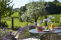 Château la Rose Perrière Hotels in Coutras
