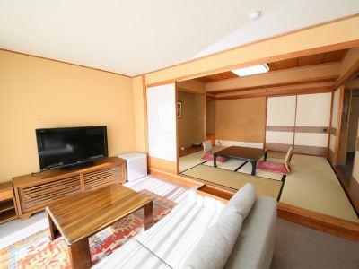 和風ルーム(リビングルーム) 湯田中温泉 よろづやの写真
