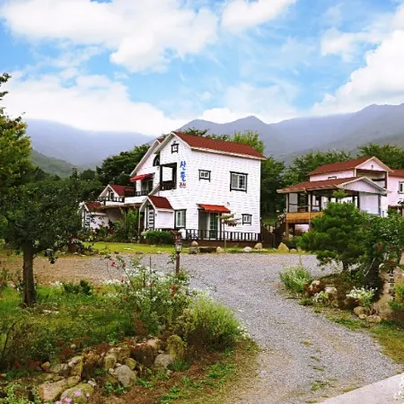 Cheongdo Mountains Bed and Breakfast