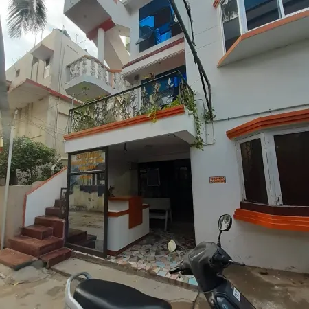 Suriya Lodge Отели в г. Нагапаттинам