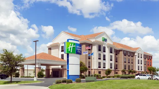 Holiday Inn Express & Suites Shawnee I-40