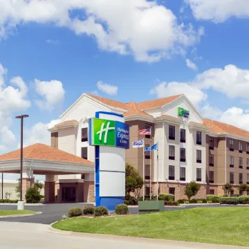Holiday Inn Express & Suites SHAWNEE I-40 by IHG