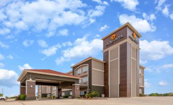 La Quinta Inn & Suites by Wyndham Bridgeport