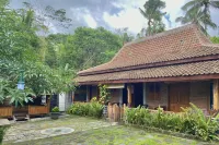 TwoSpaces Living at Pondok Pakde, Jogja - Pensions