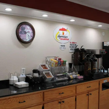 Super 8 by Wyndham Dothan