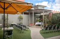 Oscars Hotel and Cafe Bar Hotels in Delacombe