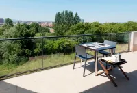 Aparthotel Jardines de Aristi Hotels in Maturana