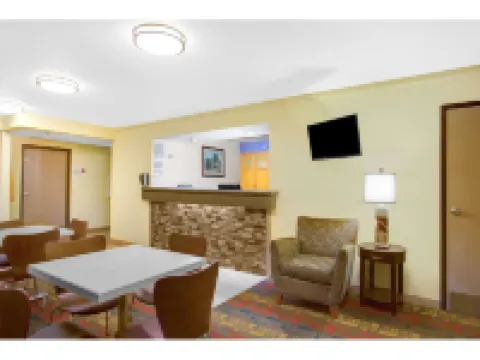 Super 8 by Wyndham Lewisburg