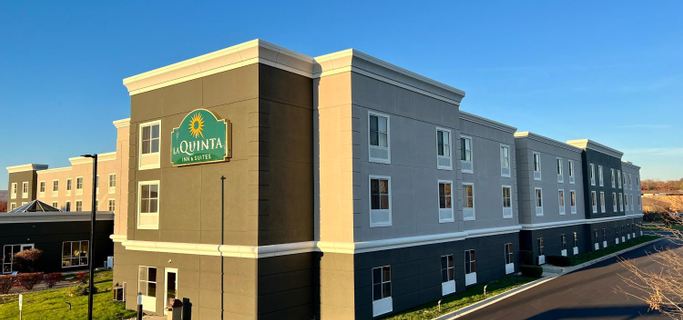 La Quinta Inn & Suites by Wyndham Bannockburn-Deerfield Hotels in Lake County