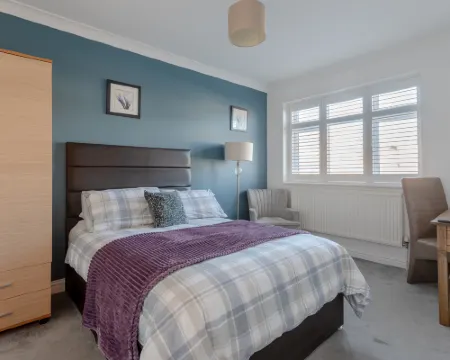 Apple House Wembley -Double Room with Ensuite فنادق في إدجوير