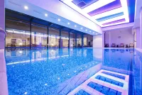 Ramada Plaza by Wyndham Craiova - Pool