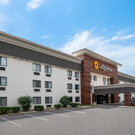 La Quinta Inn by Wyndham Indianapolis Airport Executive Dr