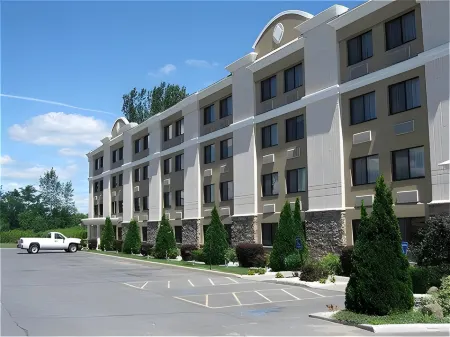 Days Inn by Wyndham Plattsburgh Отели в г. Платтсбург