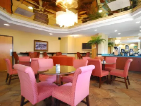 ควอลิตี้ อินน์ แอนด์ สวีทส์ ไอเคน อีสต์ โรงแรมในเอเคน