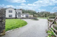 Hill House - 4 Bedroom Holiday Home - Llanrhidian - Mountain view