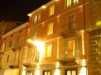 Cuneo Hotel - 3 Sao