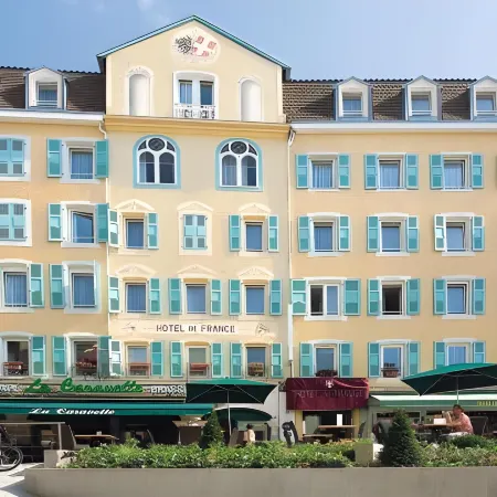 Hôtel de France Contact-Hôtel Отели рядом с достопримечательностью «Железнодорожный вокзал Эвиан»
